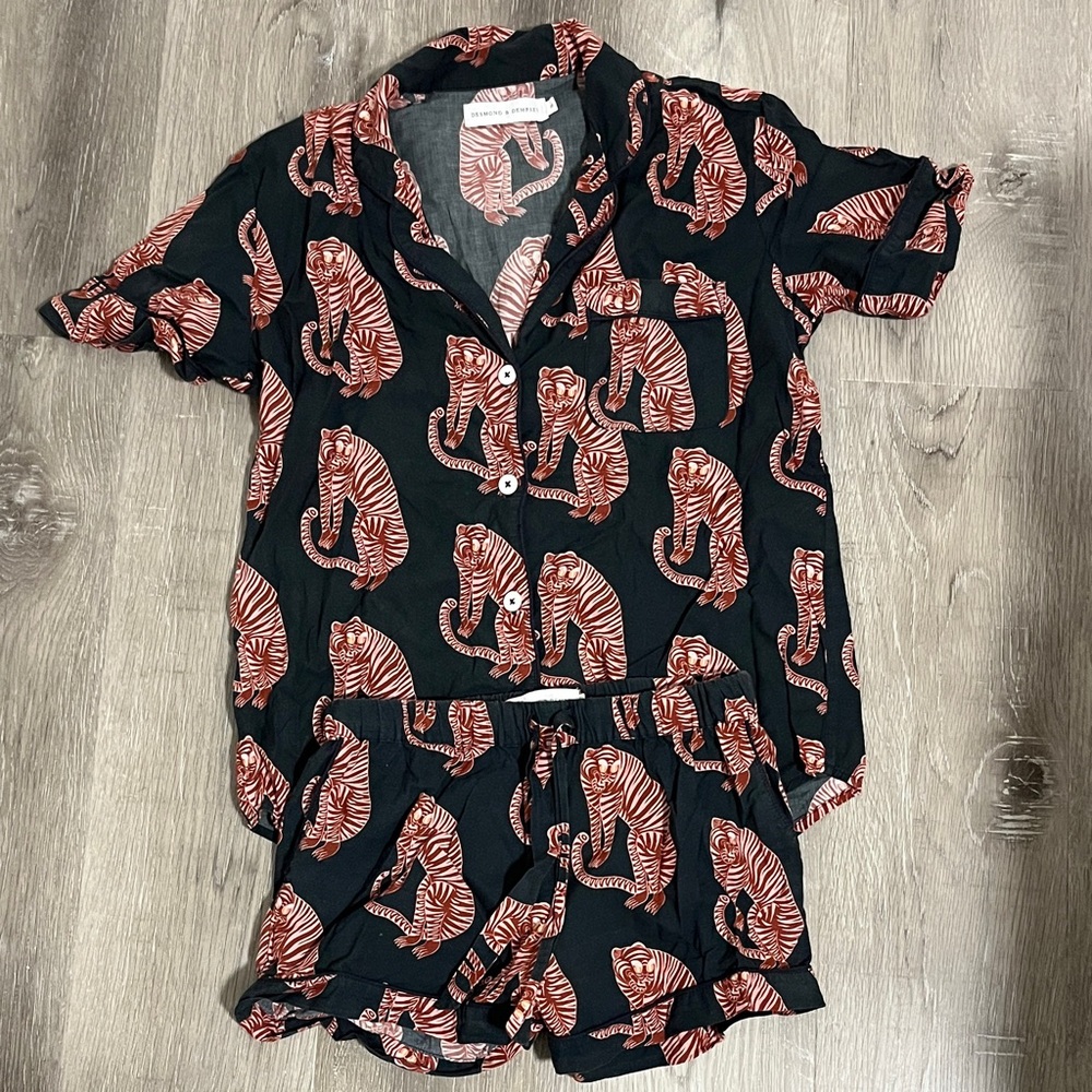 Desmond & Dempsey Women's Black and Red Tiger Print Pajama Set